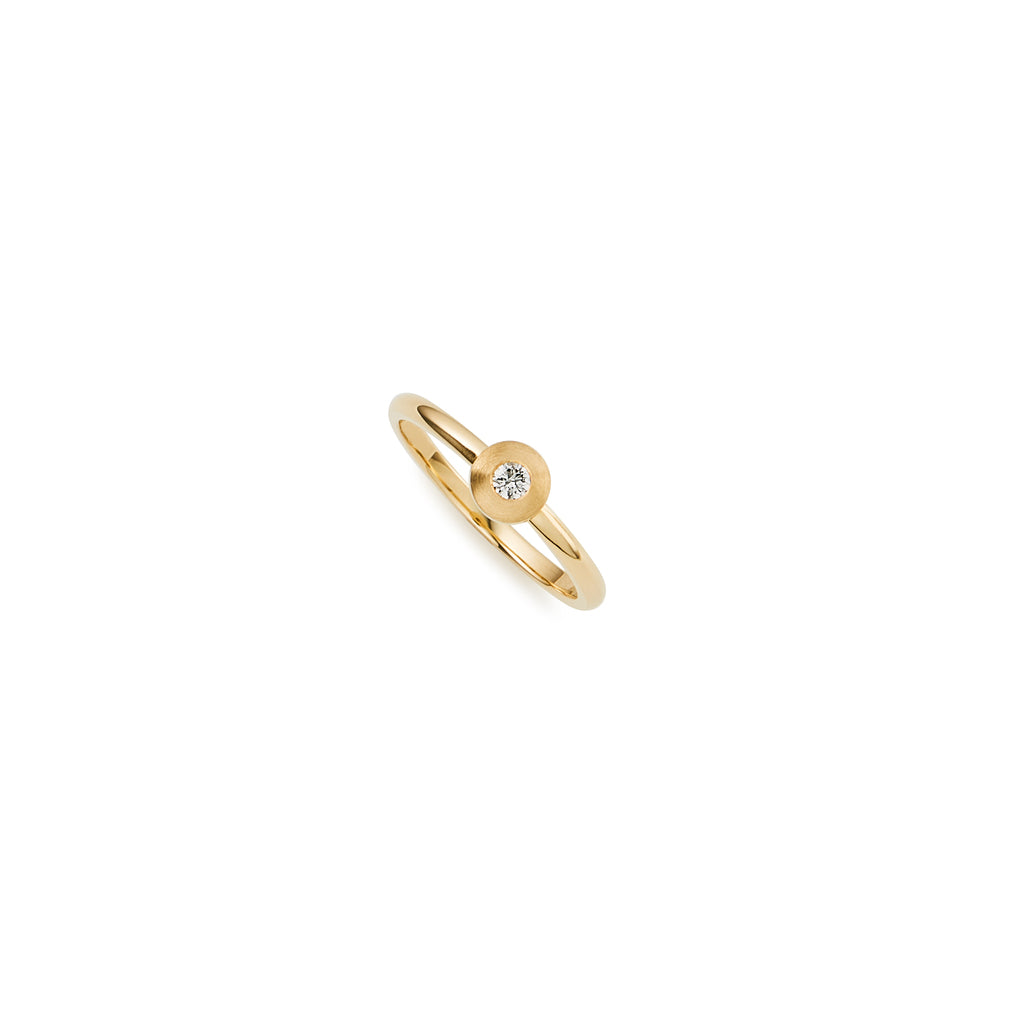 18k yellow gold and diamond solitaire ring