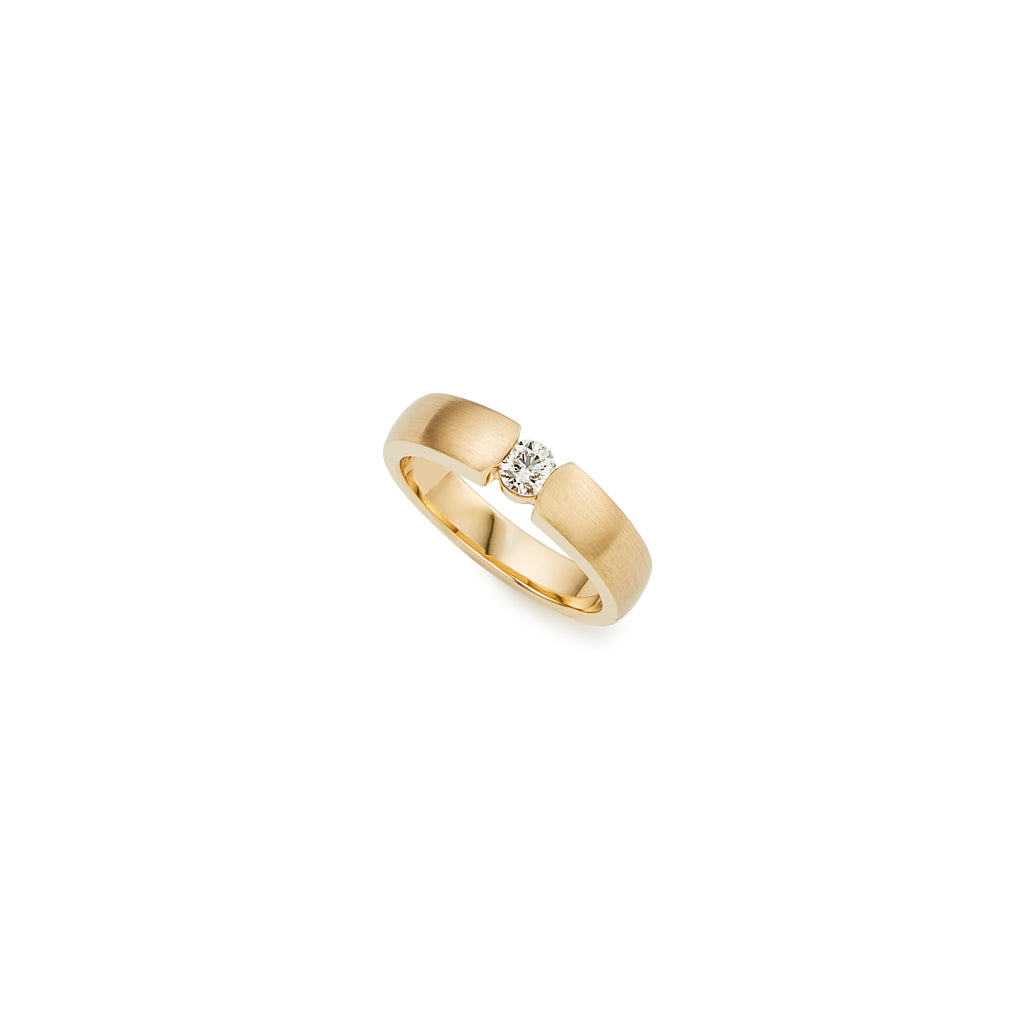 18k yellow gold and diamond ring