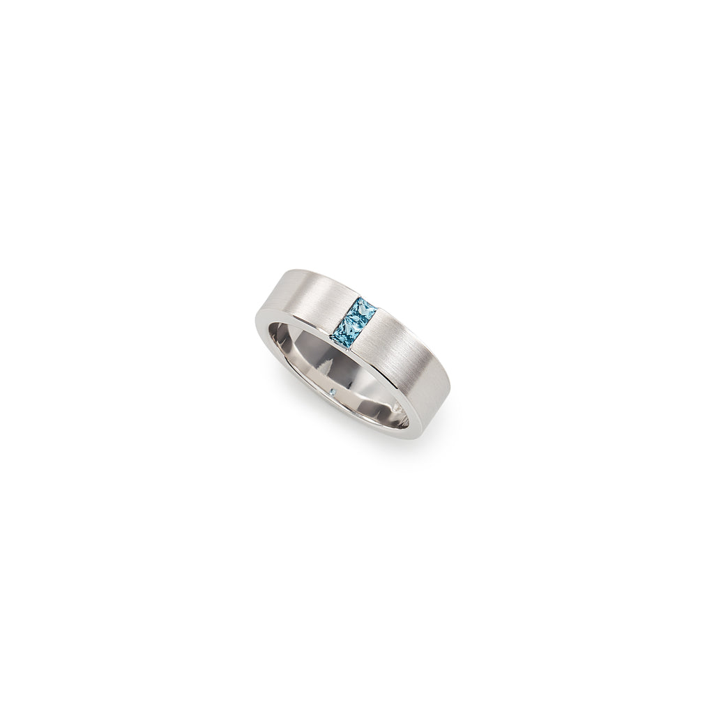 9k white gold and blue topaz ring